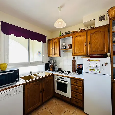 Location Familiale A Fouras, 8 Pers, Pres Plages Et Centre - Fr-1-709-87 *